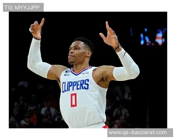 克莱半场表现稳健11投4中三分球命中3个贡献11分2篮板1封盖 克莱半场表现稳健11投4中三分球命中3个贡献11分2篮板1封盖