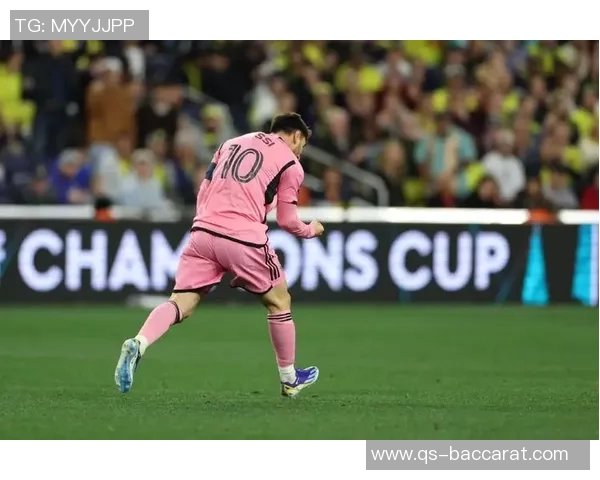 梅西38岁依然风采依旧我和他踢球也得拼命追球