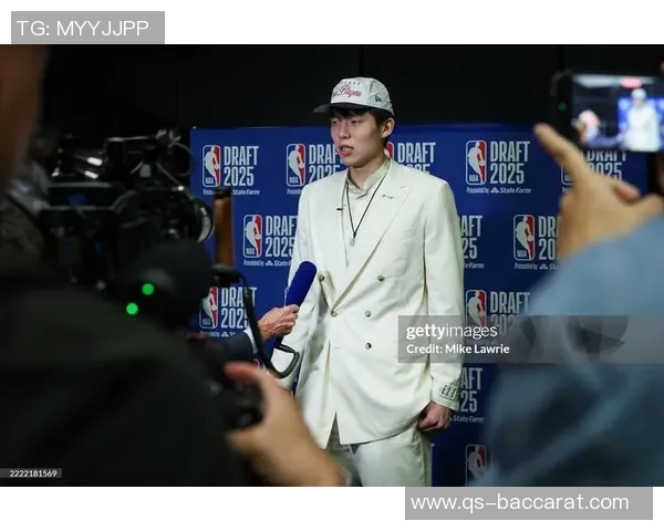 杨瀚森超远三分球惊艳全场成功登上微博热搜榜第九位 杨瀚森超远三分球惊艳全场成功登上微博热搜榜第九位