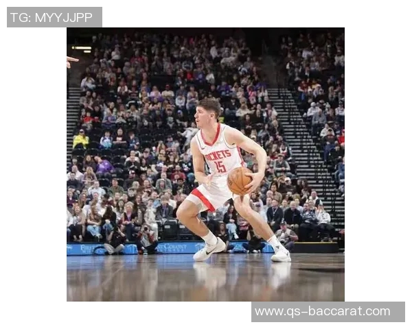 媒体人分析谢泼德与队友共同蹲底角的战术选择与出手权分配问题