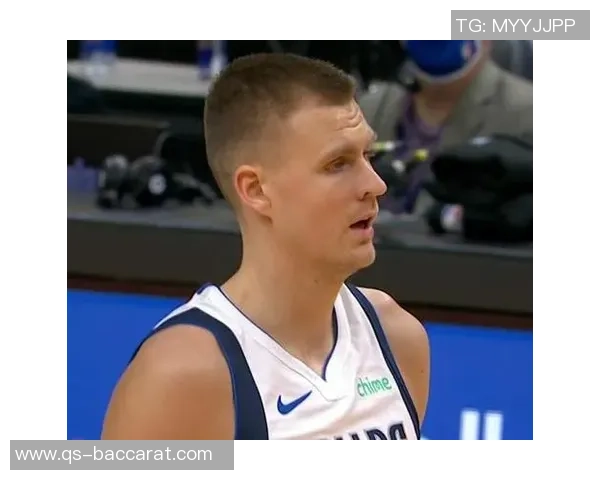 琼斯盛赞卢克肖表现自信从容攻防两端游刃有余状态回暖