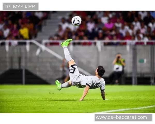 C罗倒钩惊艳全场球迷称其打破物理法则与时间静止的传奇瞬间