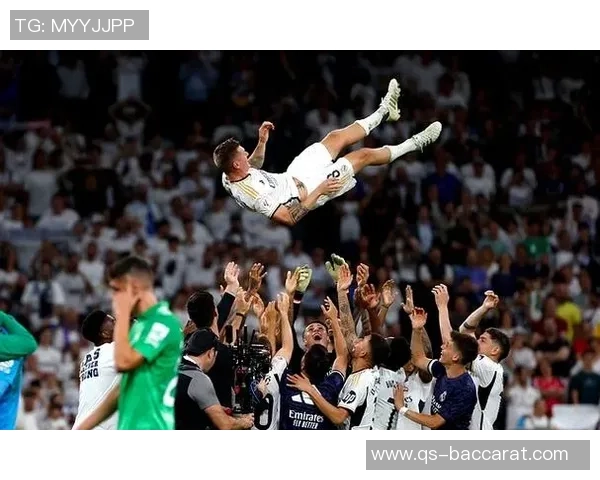 C罗倒钩惊艳全场球迷称其打破物理法则与时间静止的传奇瞬间 C罗倒钩惊艳全场球迷称其打破物理法则与时间静止的传奇瞬间