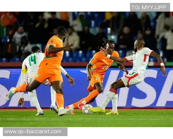 曼联冬窗前将与梅努齐尔克泽进行重要谈判探讨转会事宜 曼联冬窗前将与梅努齐尔克泽进行重要谈判探讨转会事宜