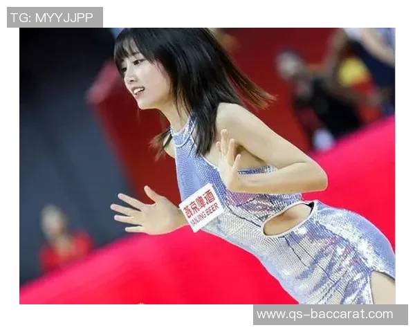 穿077球衣的女球迷晒打球美照展现对篮球的热爱与激情 穿077球衣的女球迷晒打球美照展现对篮球的热爱与激情