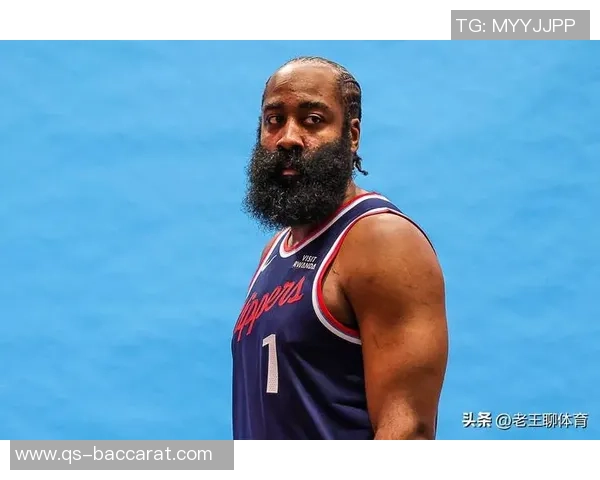 快船客场挑战国王小卡哈登卫衣亮相科林斯酷炫登机照曝光