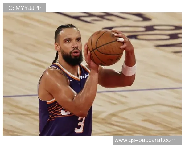 太阳队半场领先独行侠10分布克表现出色贡献16分狄龙助攻3次表现抢眼 太阳队半场领先独行侠10分布克表现出色贡献16分狄龙助攻3次表现抢眼